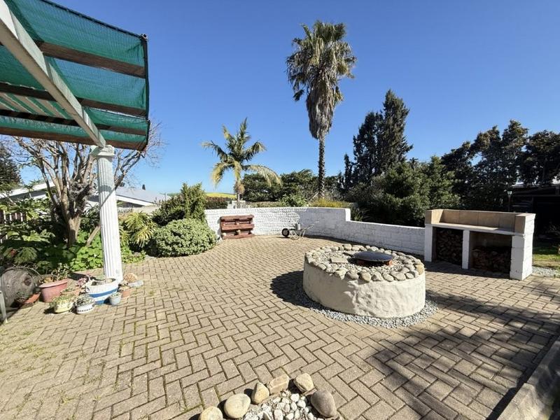 4 Bedroom Property for Sale in Bergzicht Western Cape